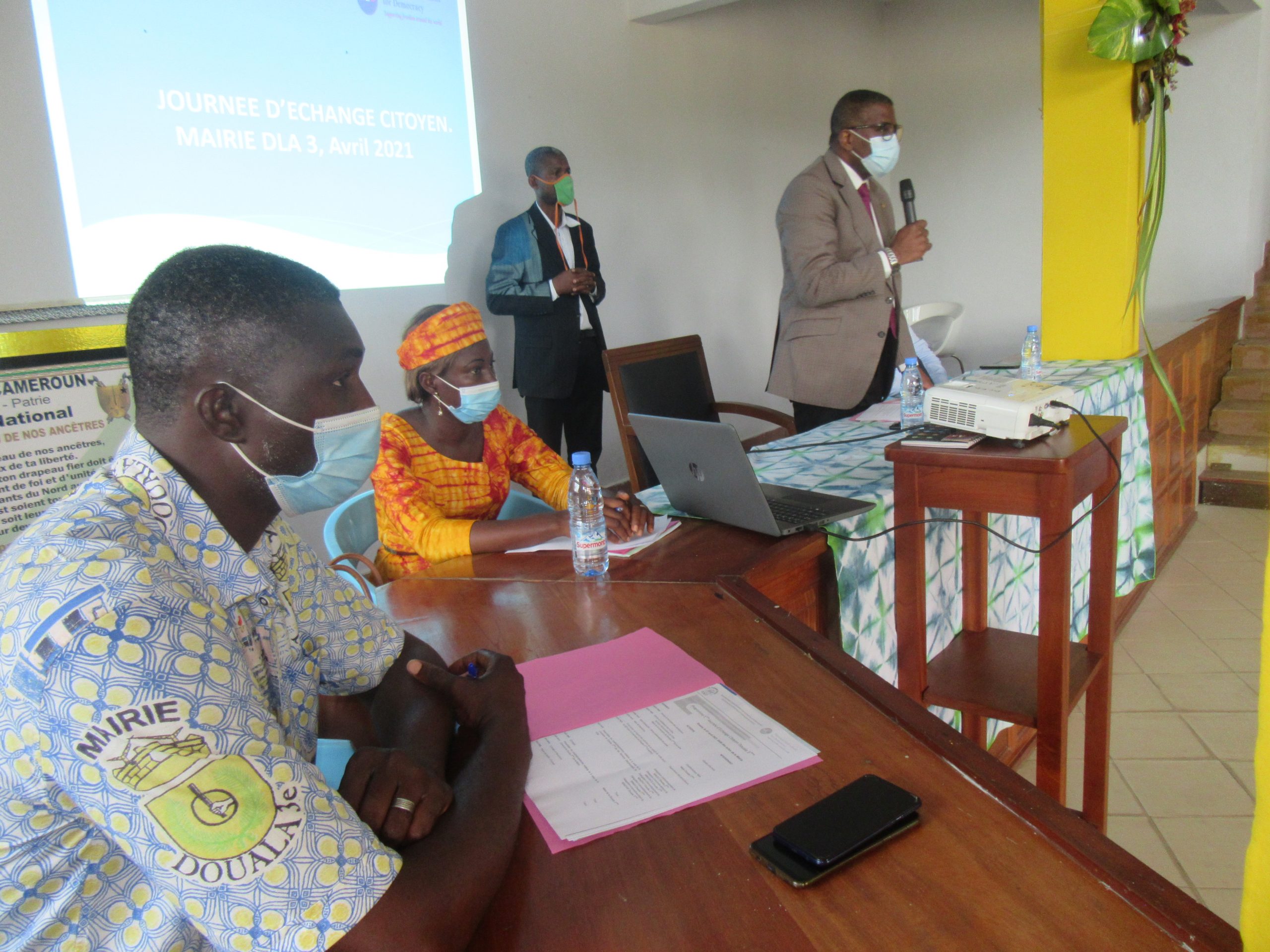Journée d’Echanges Citoyens : ( le Maire de la commune de Douala 3eme face aux jeunes )